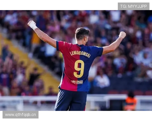 莱万多夫斯基与同期前锋关键比赛表现对比：谁更具决定性