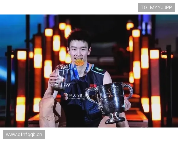 李诗沣每天凌晨健身，眼皮都快撑不住了吧？